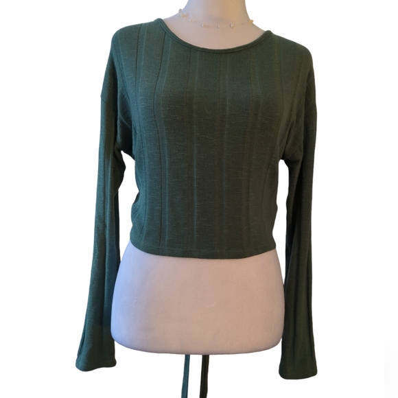 Etiquette Clothiers Tops - Etiquette top long sleeve size small color Green.